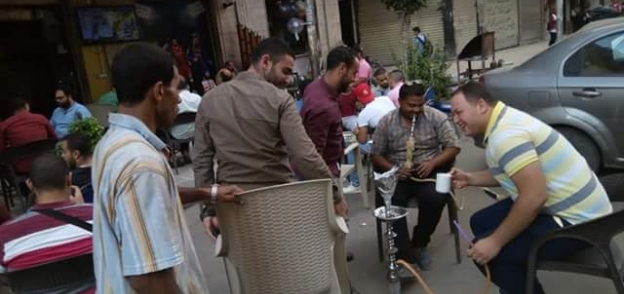 وسط الإسكندرية يزيل كراسي المقاهى اثناء مشاهدة مباريات كأس العالم