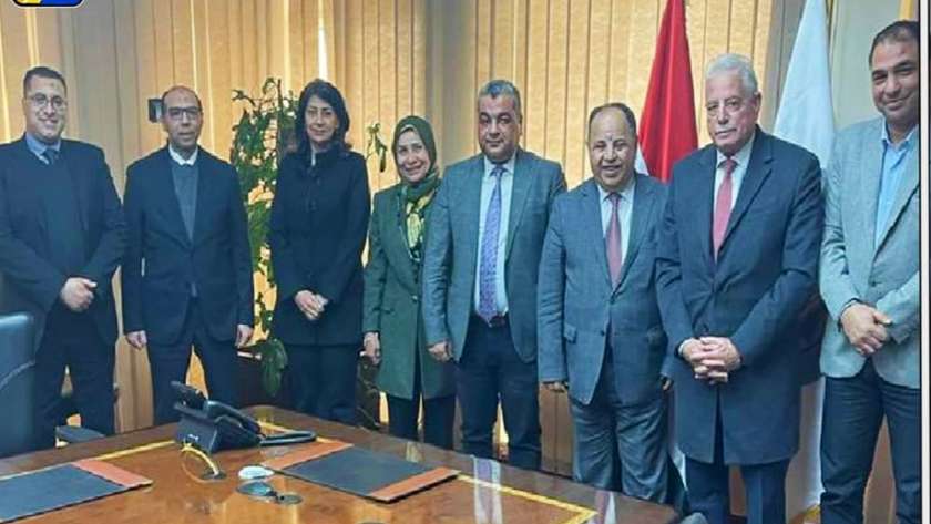 محافظ جنوب سيناء يلتقي وزير المالية
