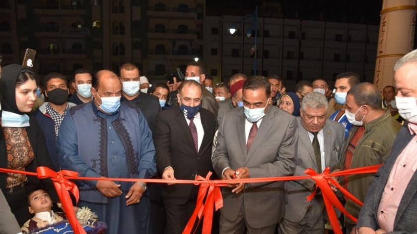 اللواء خالد شعيب محافظ مطروح خلال إفتتاح مكتبة مصر العامة
