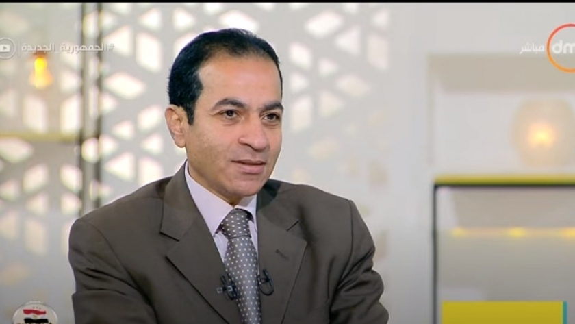 هشام إبراهيم أستاذ التمويل والاستثمار