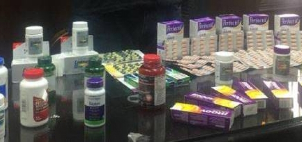 ضبط عامل بصيدلية لترويجه أدوية مجهولة على "فيس بوك" بالإسكندرية