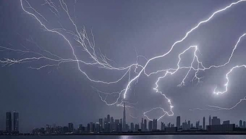 العاصفة في دبي