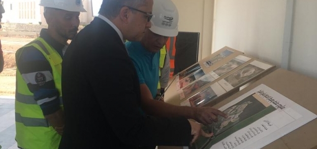 وزير الأثار خلال تفقده متحف شرم الشيخ