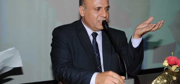 علي عبد الرؤوف وكيل وزارة التربية والتعليم