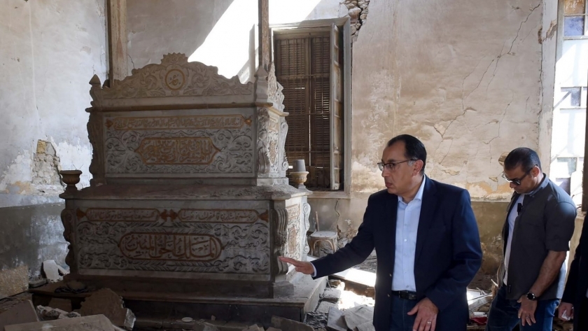 الدكتور مصطفى مدبولي رئيس الوزراء يعلن نقل مقابر صلاح سالم خلال جولة تفقدية