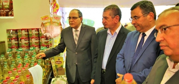 محافظ كفر الشيخ خلال افتتاح معرض اهلا رمضان