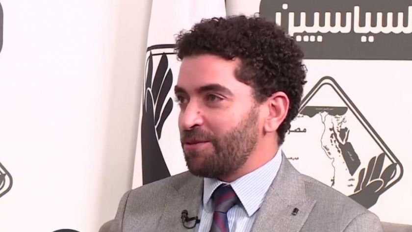 محمد عبد العزيز - محامٍ