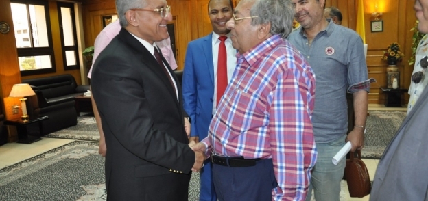 رئيس جامعة المنيا مع فلوكس
