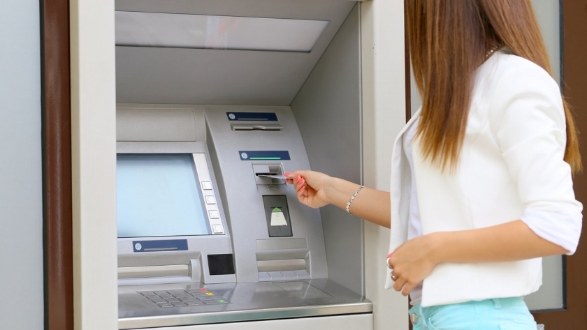 عودة خدمات ماكينات الصراف الآلي «ATM».. تعبيرية