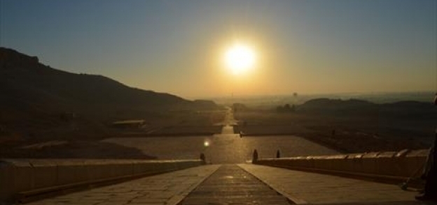 تعامد الشمس على مقصورة آمون بمعبد حتشبسوت
