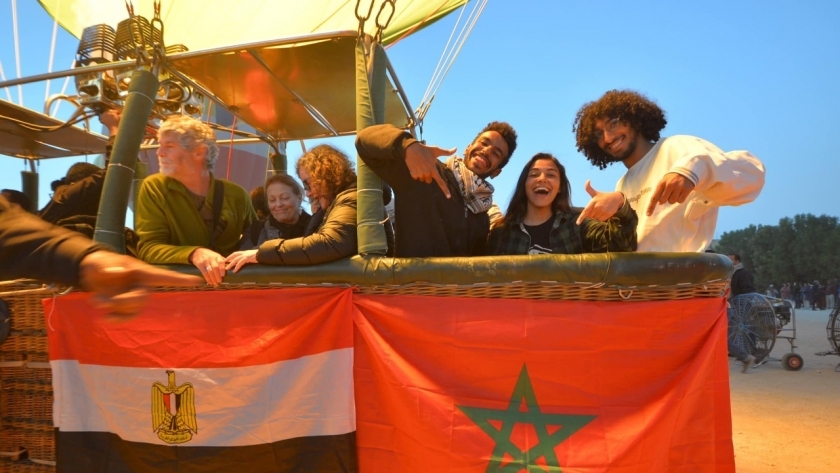 علم المغرب يحلق في سماء الأقصر