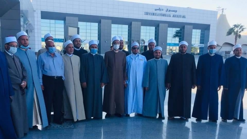 أمين عام مجمع البحوث الإسلامية لدى وصوله مطار الغردقة