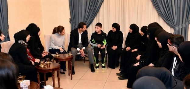 الرئيس السوري بشار الأسد يستقبل مجموعة من المختطفين المفرج عنهم