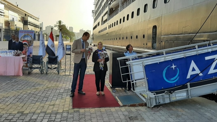ميناء الإسكندرية يستقبل السفينة السياحية AZAMARA ONWARD