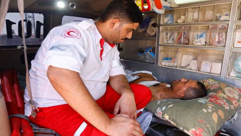 أحد مصابي غزة يصل مصر لتلقي العلاج