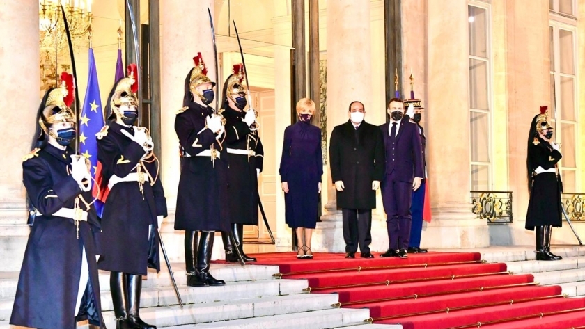 الرئيس السيسي والرئيس ماكرون خلال القمة المصرية الفرنسية