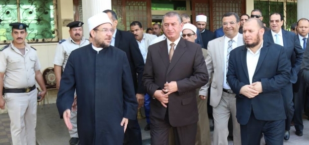 وزير الاوقاف والمفتى يغادران ديوان عام كفر الشيخ