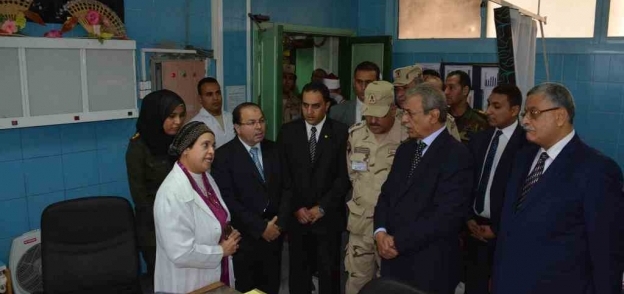 محافظ المنيا يتفقد المستشفى العسكري للتهنئة بنصر أكتوبر