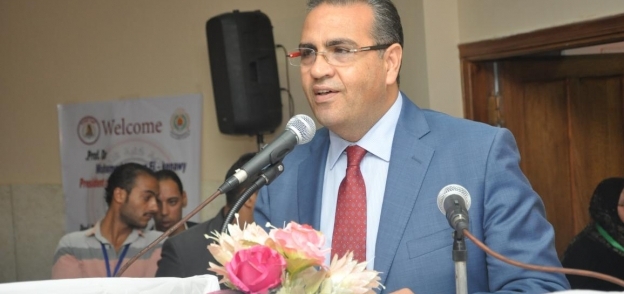 الدكتور محمد القناوي رئيس جامعة المنصورة