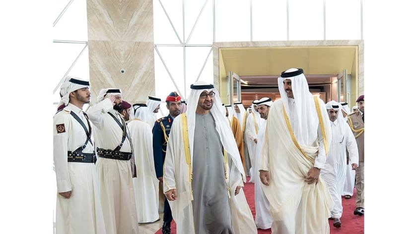 أمير قطر يستقبل رئيس الإمارات