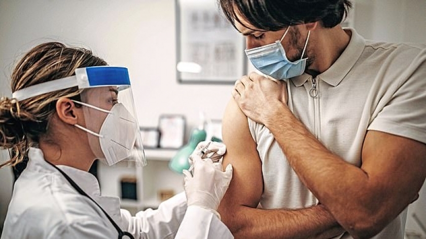 حملة التطعيم ضد فيروس كورونا في بريطانيا