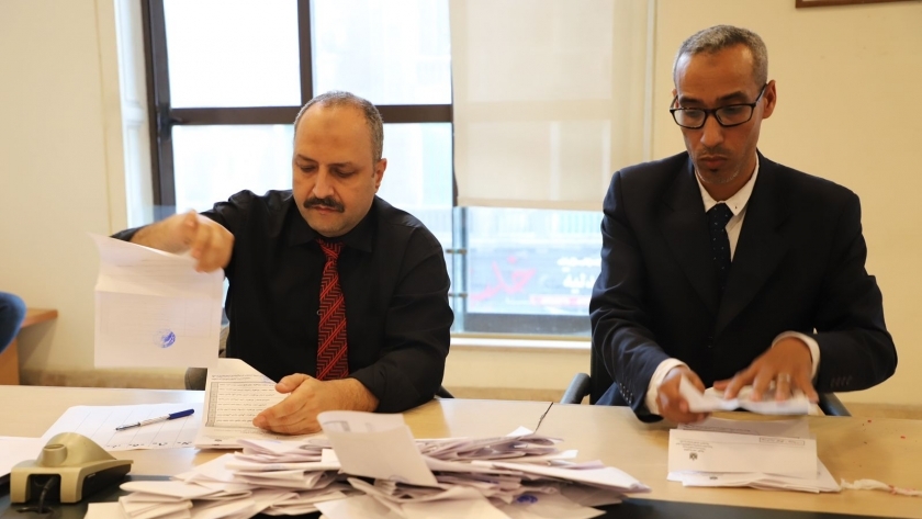 فرز الأصوات في انتخابات الغرفة التجارية بالإسكندرية