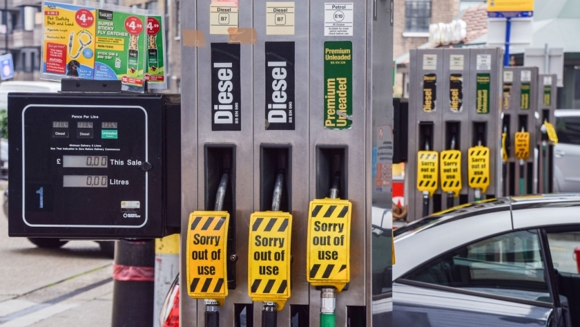 محطات البنزين في بريطانيا  تعلق عبترة "لا يوجد وقود"