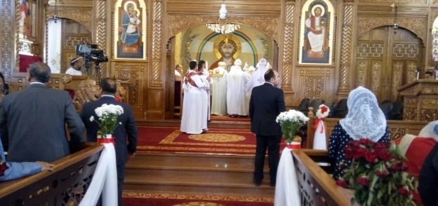 البابا تواضروس يتراس القداس عقب تدشين كنيسة السيدة العذراء بالسادات