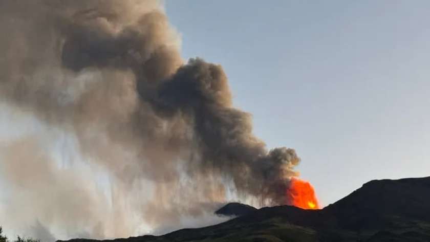 ثوران بركان جزيرة صقلية