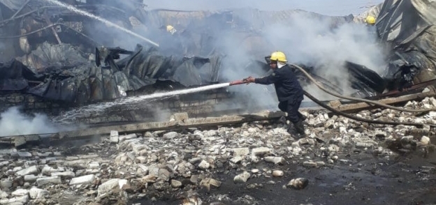 السيطرة علي حريق في مصنع "زيوت" غرب الإسكندرية