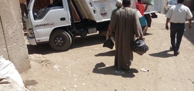 حملة نظافة بشوارع طما بسوهاج