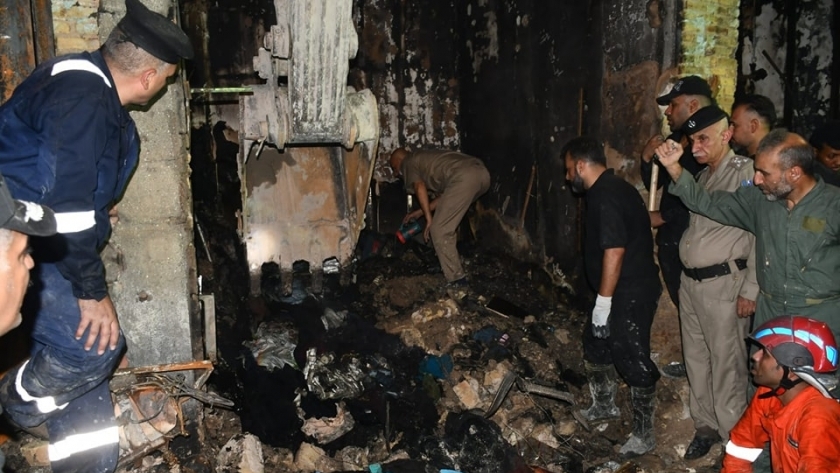 آثار حريق السوق في مدينة كربلاء العراقية