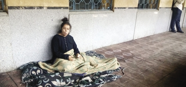 «منى» تتخذ من محطة مصر مأوى لها