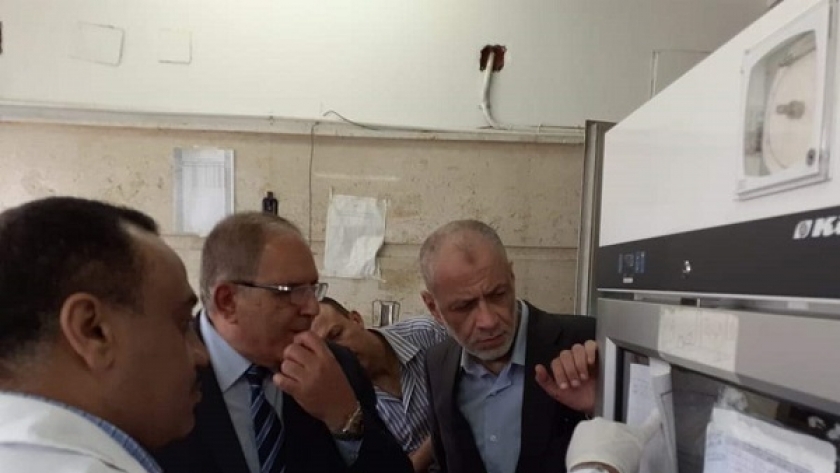 مسئولو جامعة بنى سويف يتفقدون أجهزة قسم الأورام بالمستشفى الجامعى