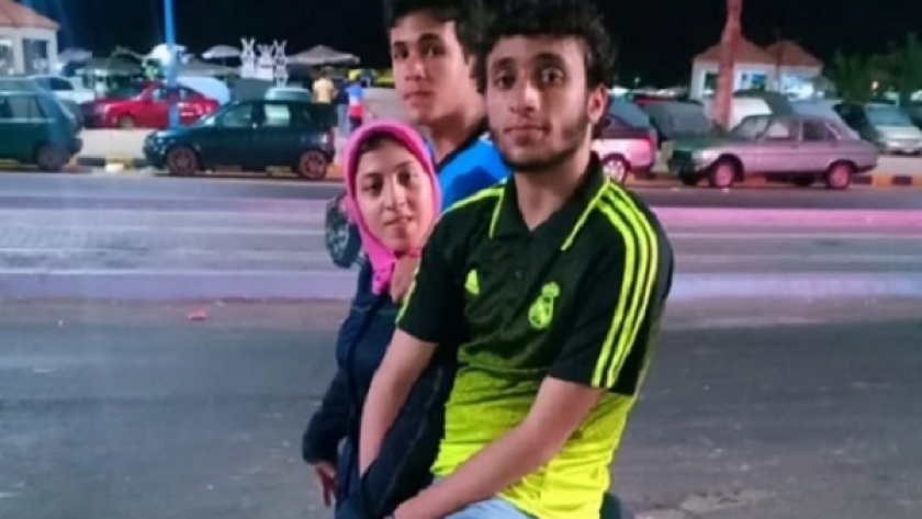 علاء ومروان وشقيقتهما ميار