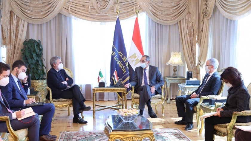 وزير الإتصالات: بحث سبل التعاون بين مصر وإيطاليا في مجال التكنولوجيا