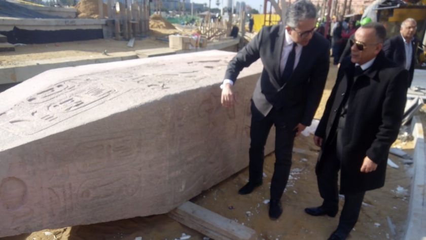 وزير السياحة والآثار يتفقد عملية تطوير ميدان التحرير