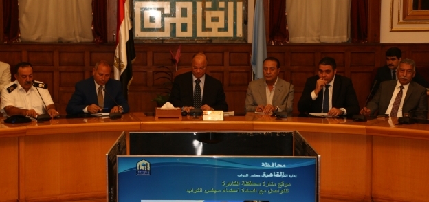اجتماع محافظ القاهرة بعدد من النواب