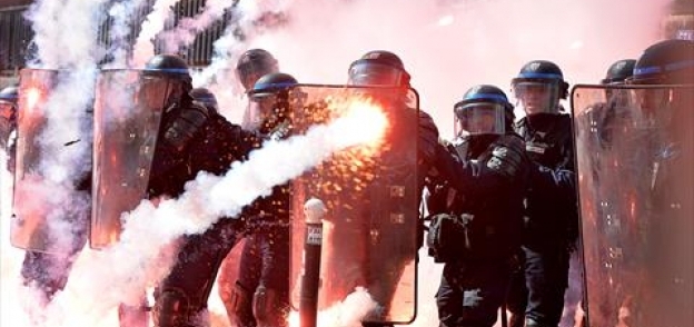 بالصور| مظاهرات ضد "قانون العمل" في فرنسا بالتزامن مع "عيد العمال"