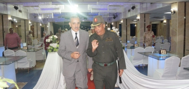 محافظ أسيوط وقائد المنطقة الجنوبية يتفقدان الاستعدادات النهائية لحفل زفاف جماعى لعدد 40 عريس وعروسة
