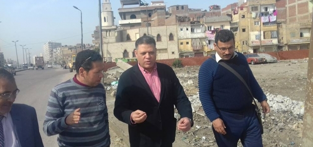 رئيس مدينة كفرالدوار يتابع أعمال الرصف والنظافة