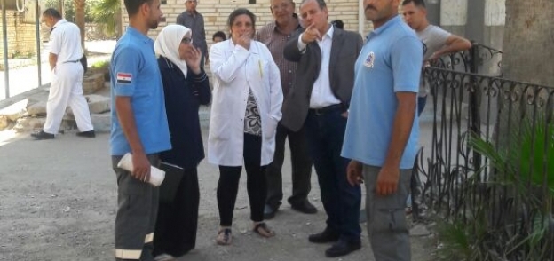 محافظ الإسكندرية يحيل مدير ومعاون مستشفى أبو قير  للتحقيق لإهمالهما 