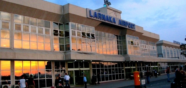 مطار لارناكا