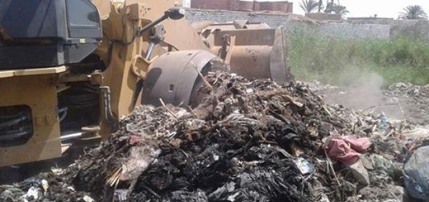 صورة حملة نظافة ورفع مخلفات بمنشأة الجمال بمركز طامية في الفيوم