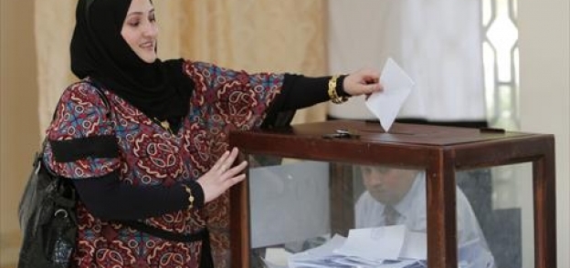 مصرية بالخارج تدلى بصوتها فى انتخابات برلمان 2011