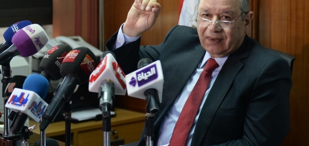 المستشار أحمد أبوالعزم خلال المؤتمر الصحفى لقسم التشريع