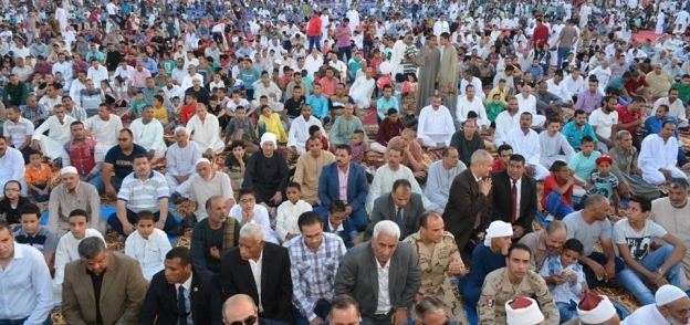 بالصور| محافظ سوهاج والقيادات الأمنية يؤدون صلاة عيد الأضحى المبارك