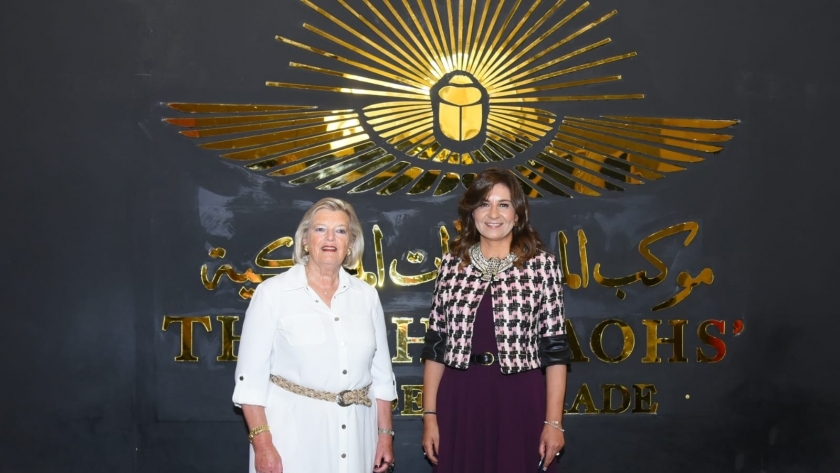 السفيرة نبيلة مكرم وزيرة الهجرة وشئون المصريين في الخارج مع وزيرة الهجرة الهولندية