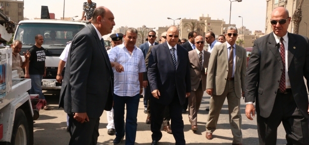 محافظ القاهرة يقود حملة إزالة اشغالات