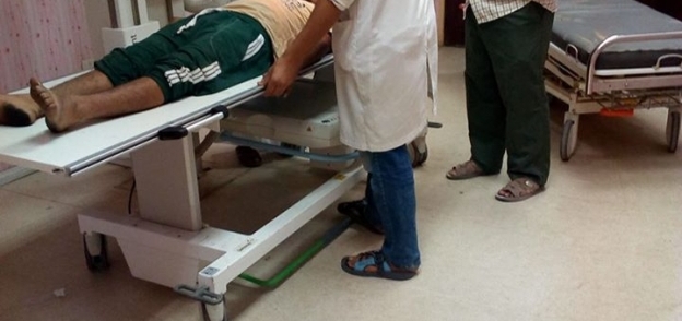 احد المصابين فى حادث ميكروباص بمطروح فور وصوله لمستشفى مطروح العام